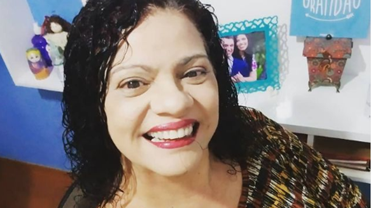 Professora ensina português de graça a venezuelanos