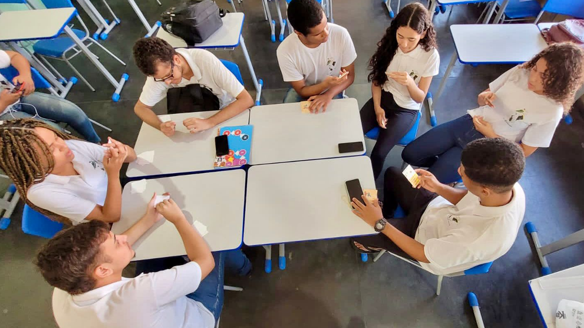 Jogo Uno vira febre nas escolas do Rio