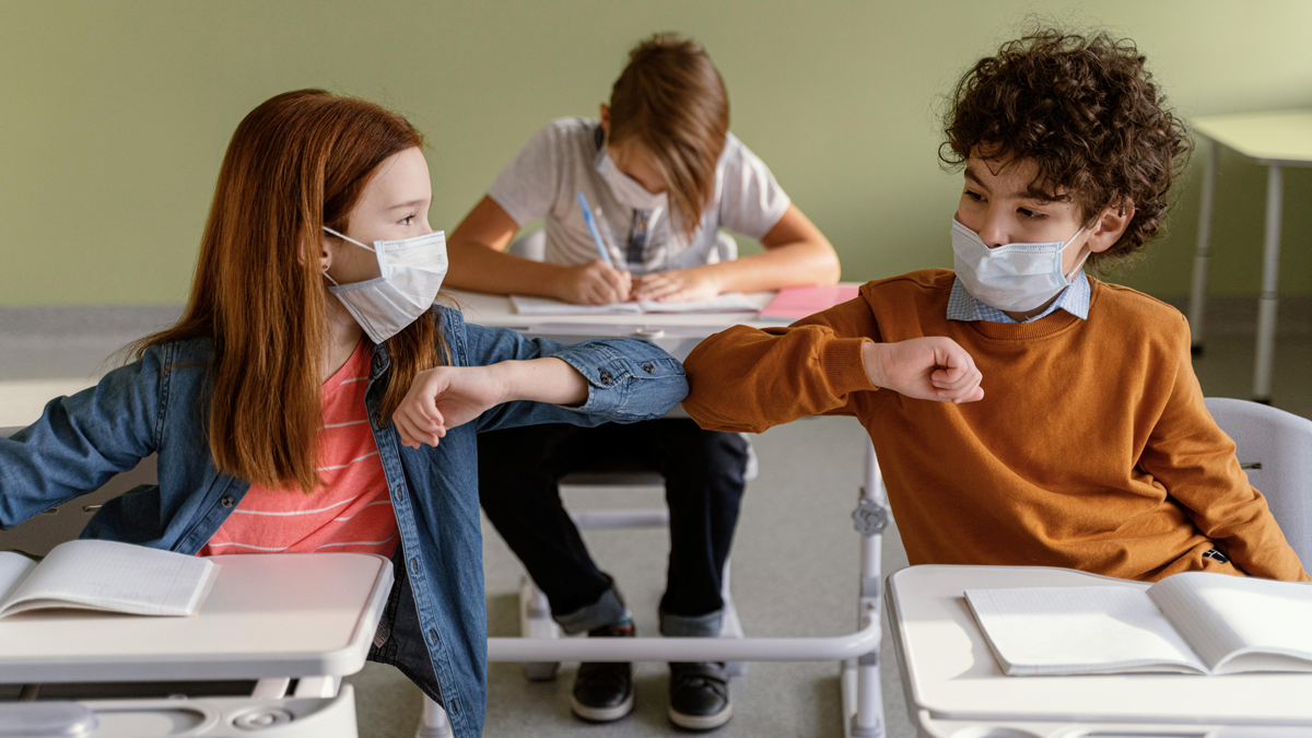 Com alta de casos de covid, uso de máscaras é recomendado por especialistas em saúde escolar