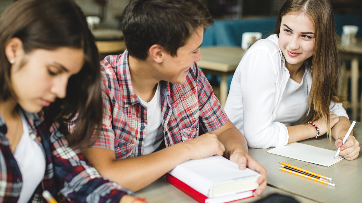 Redação Enem: 5 dicas para ajudar os alunos na hora do exame