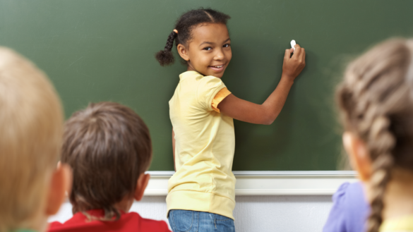 Pesquisadores usam lei de ensino “afro” para adotar escolas públicas periféricas