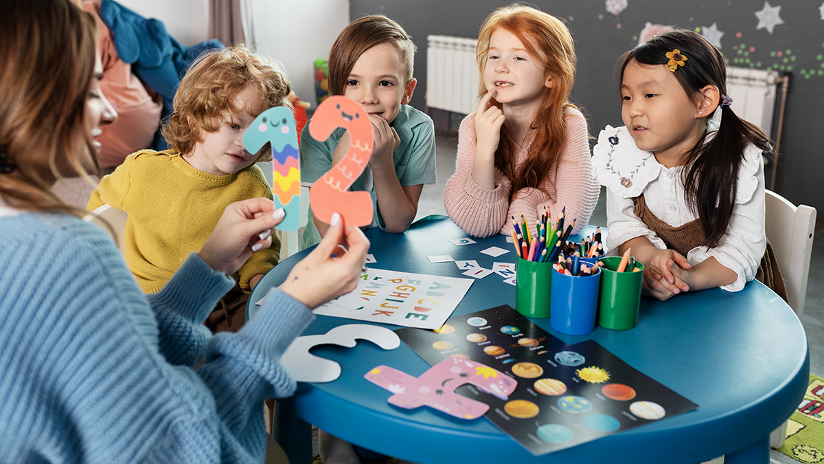 Mesa-redonda discute desafios da educação infantil