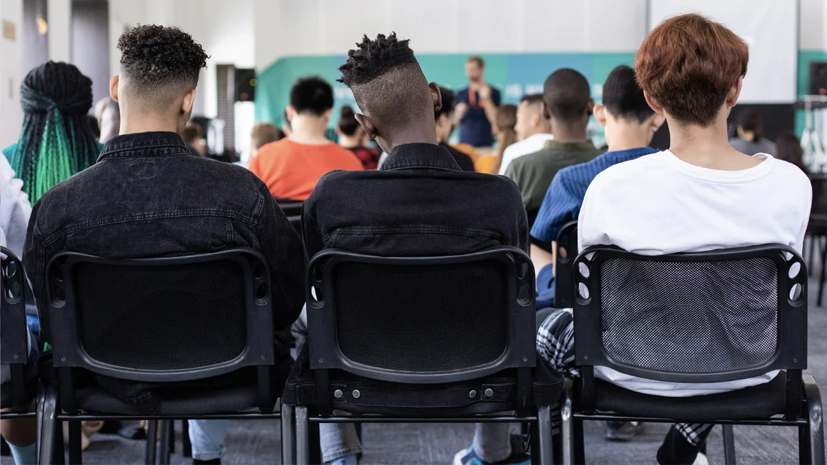 Estudantes negros e de baixa renda têm desempenho prejudicado no Enem, constata estudo