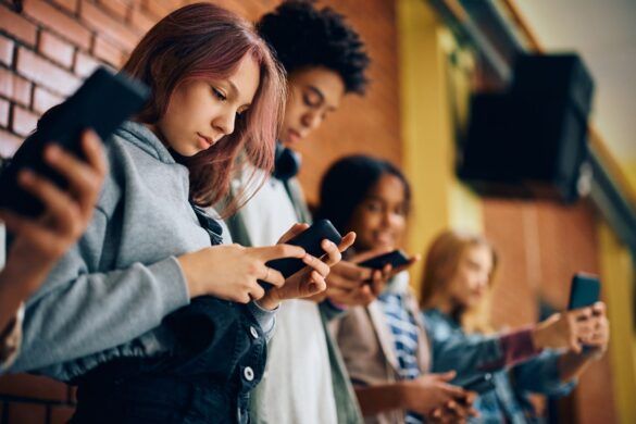 Estudantes nativos digitais utliazam o celular deliberadamente.