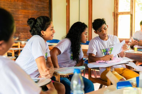 Jovens ribeirinhos do Amazonas em oficina do projeto de educação midiática Nossas Vozes - Divulgação/Instituto Vero