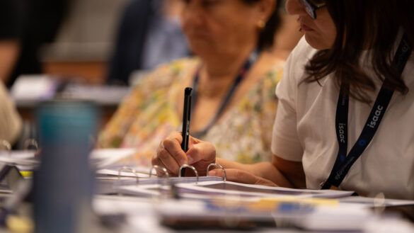 Alunos da ImersãoEX anotam conteúdo.